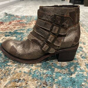 ✨NEW Stylish Bronze Metallic Ankle Buckle Boots 8.5